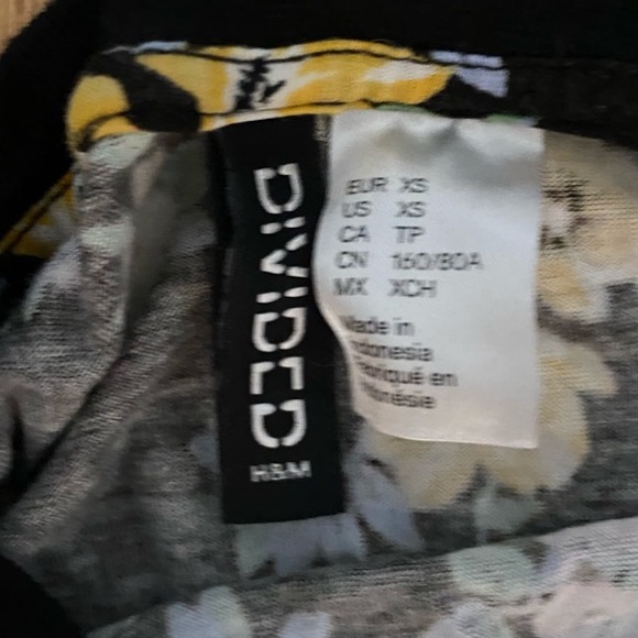 NWOT H&M Floral Top - Picture 3 of 4